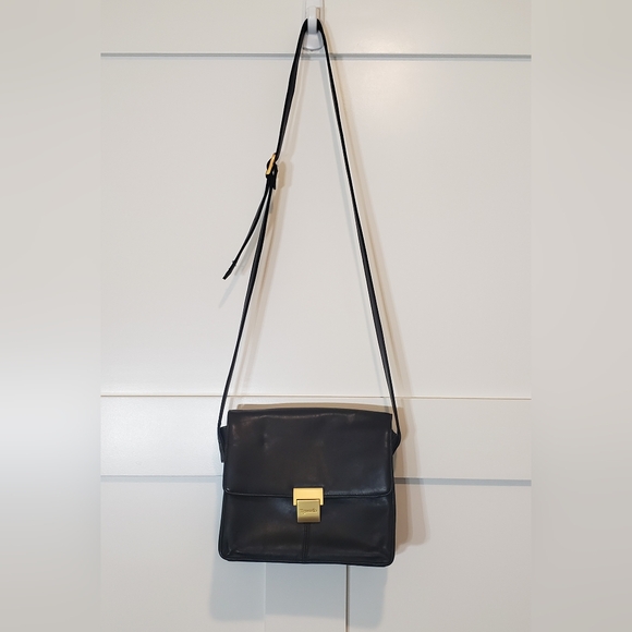 Tignanello Handbags - Tignanello Vintage Black Crossbody Organizer Messenger Style Magnetic Cl…